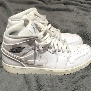 Jordan Retro 1 Mid